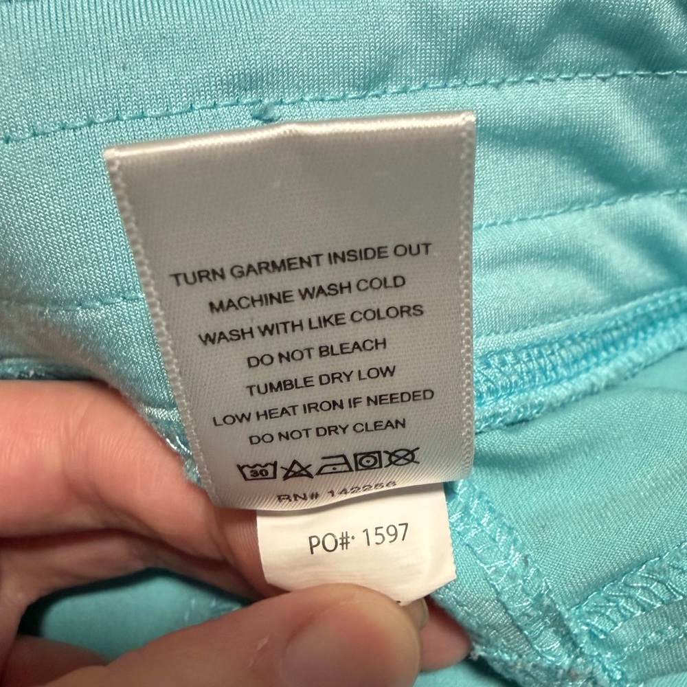 FIGS Neon Blue Kade Cargo Scrub Pants Size Medium - Picture 4 of 4